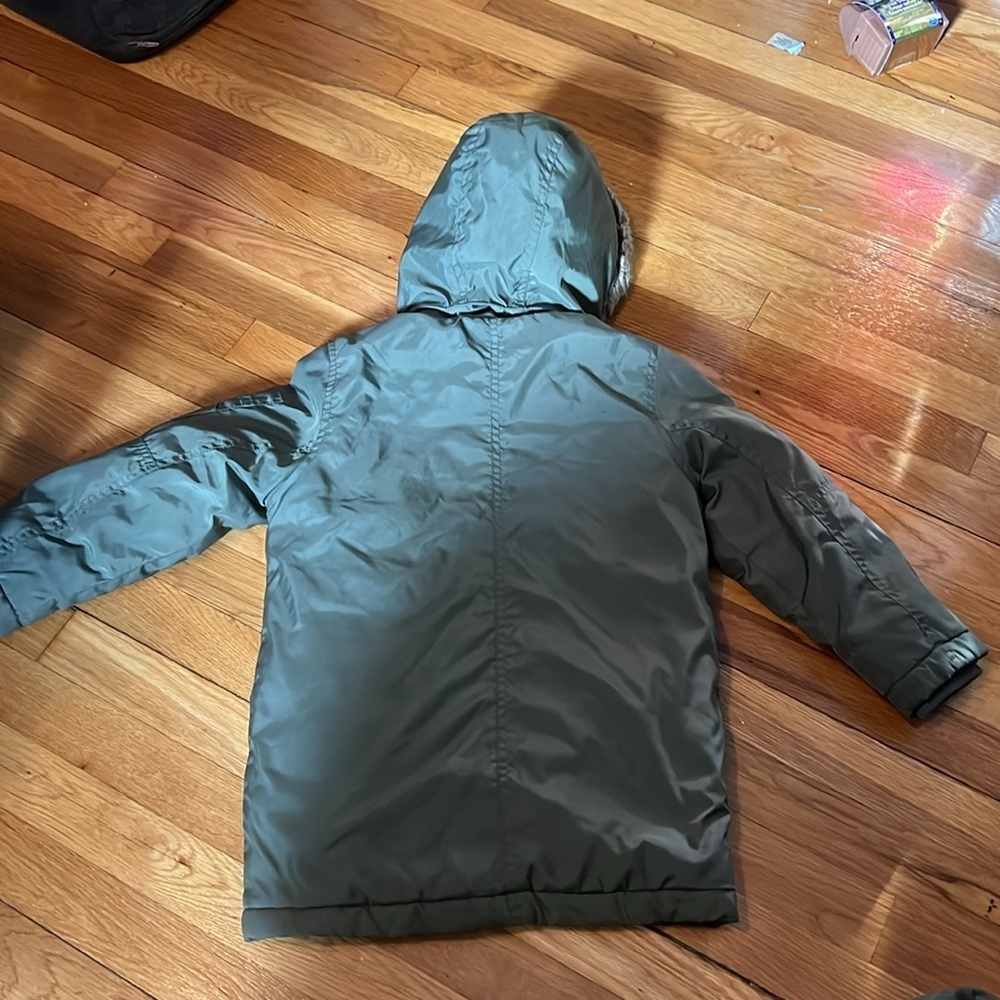 H&M military / olive green winter coat with detachable hood. Size 5-6Y - Picture 6 of 11